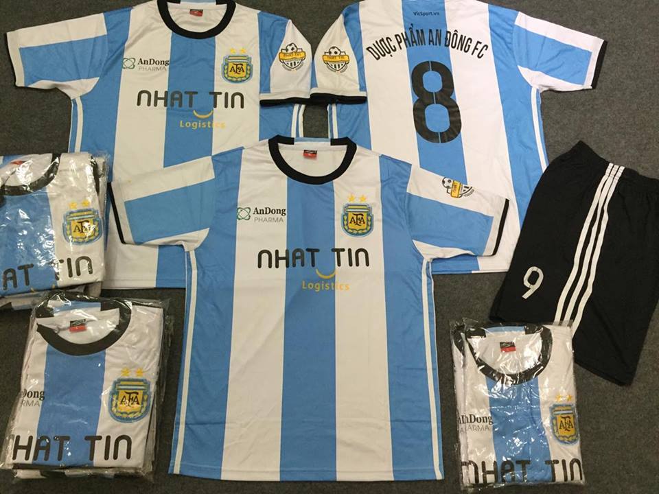 Áo bóng đá tuyển Argentina in cho Nhất Tín Logistics