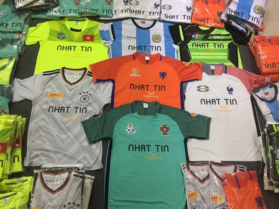 In áo bóng đá cho giải đấu Nhất Tín Logistics 2018